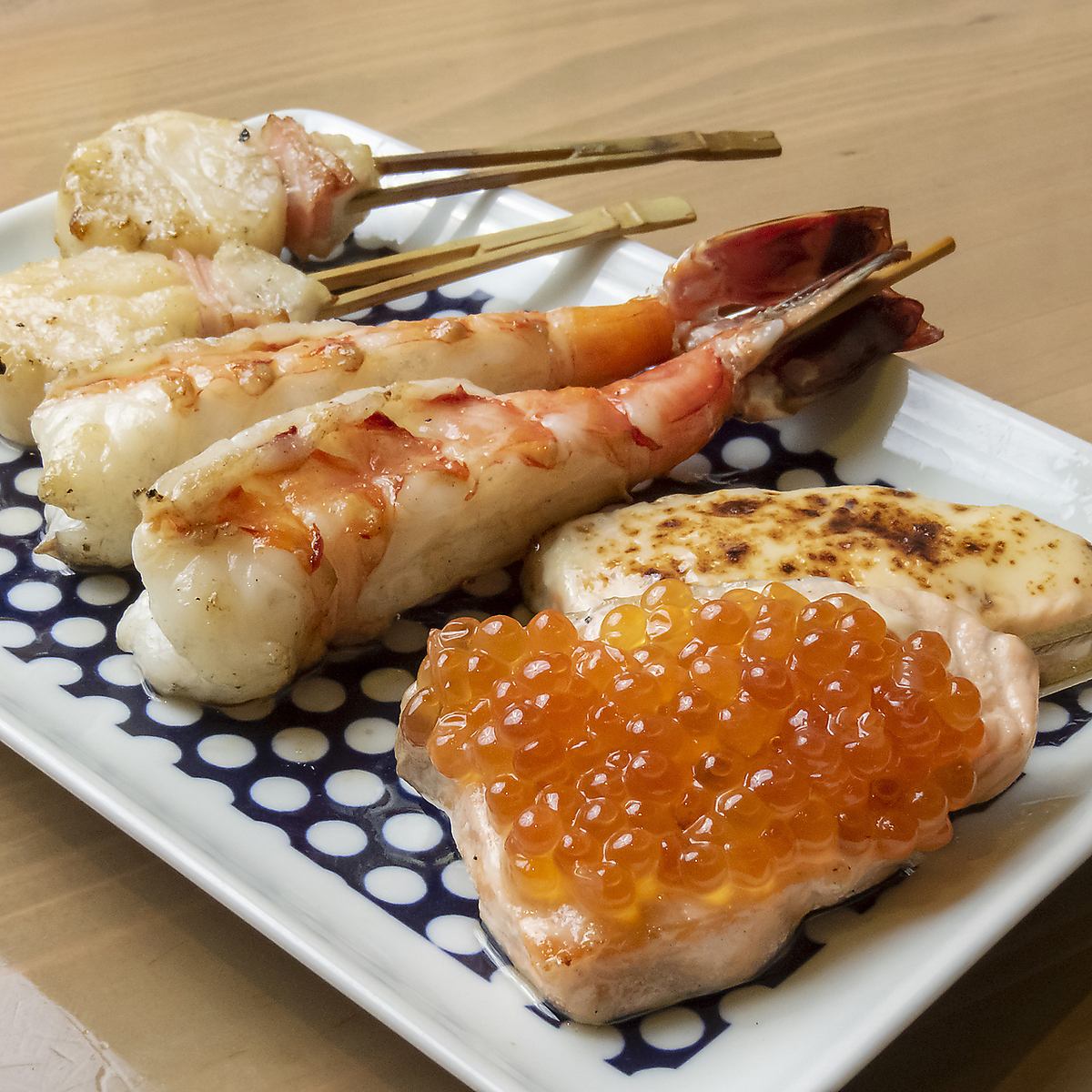 Enjoy grilled skewers and sushi rolls in a stylish atmosphere!