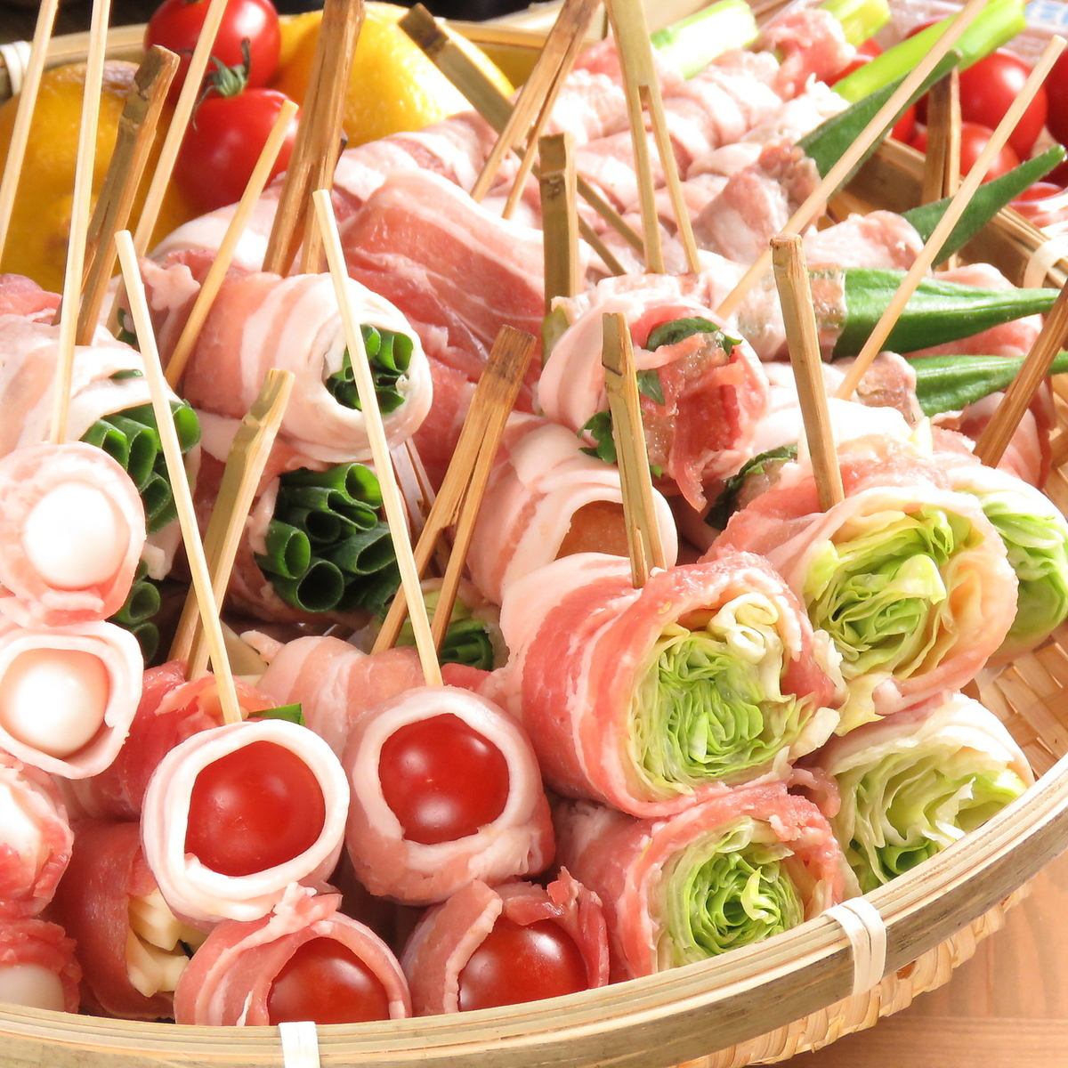 Enjoy casual grilled skewers and sushi rolls in a stylish setting!