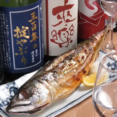 為了讓您的用餐更加完美!我們提供多種飲品和超大份量的食物——今晚讓我們舉杯慶祝吧!