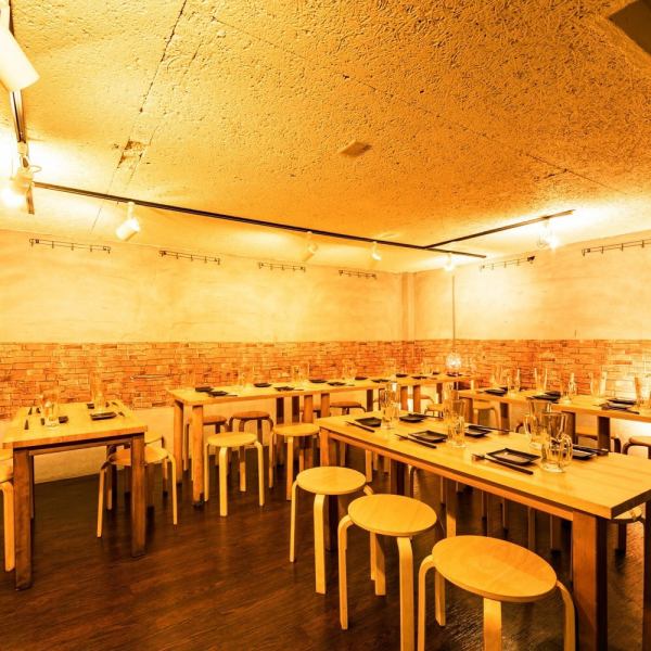 お客様が安心してご来店頂けるよう感染予防として、マスク着用、お料理提供の工夫など、お客様ならびに従業員の健康と安全確保を考慮した対策も行っております。木の温もり溢れる落ち着いた個室席では、周囲を気にせずゆったりとお食事や会話をお愉しみいただけること間違いなし！