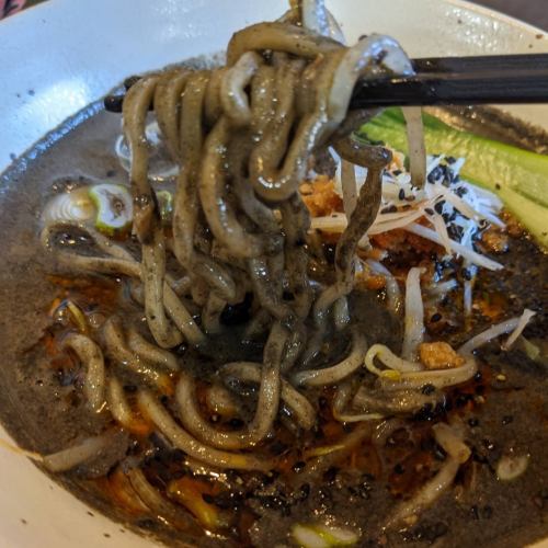 濃厚黒胡麻担々麺