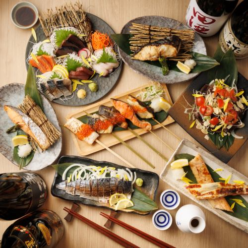 当店名物の炭火焼き魚串・炉端焼き・仲卸鮮魚が存分に味わえる飲み放題付コース4000円～♪