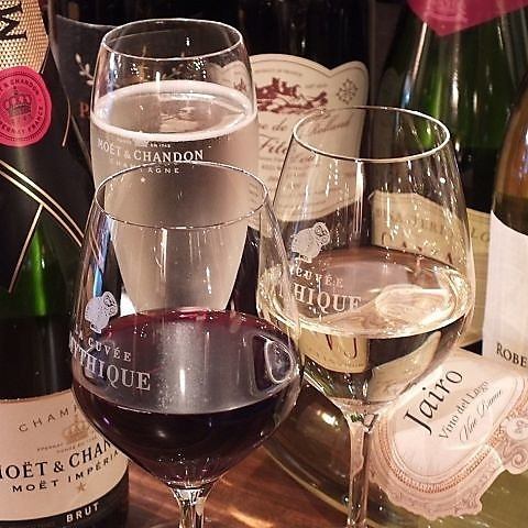 We offer delicious wines, including natural wines and wines from Miyagi.