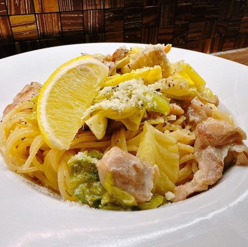 キャベツとチキンのレモンクリームパスタ