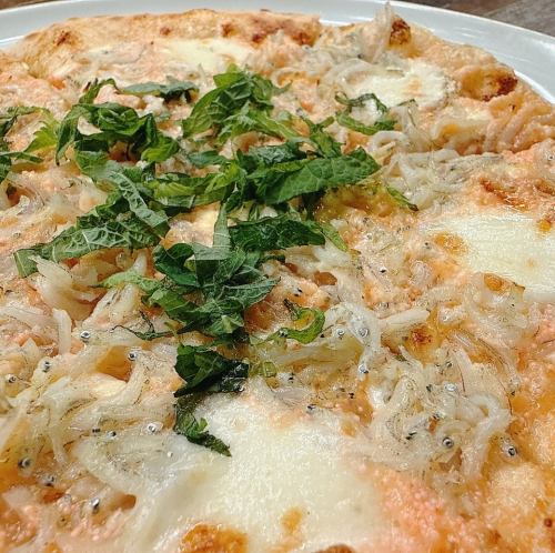 今月のBIZZAランチはしらす明太子