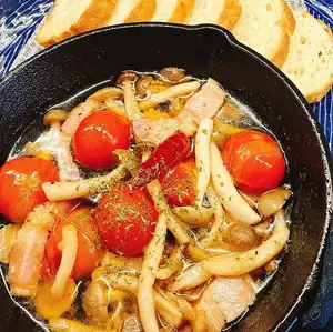 크래프트 베이컨과 토마토 아히조