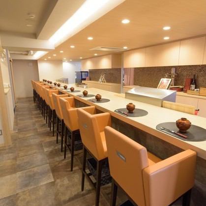 Relax at the spacious counter seats