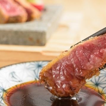 こだわりの厳選黒毛和牛を贅沢に味わう『名物牛とろかつ』