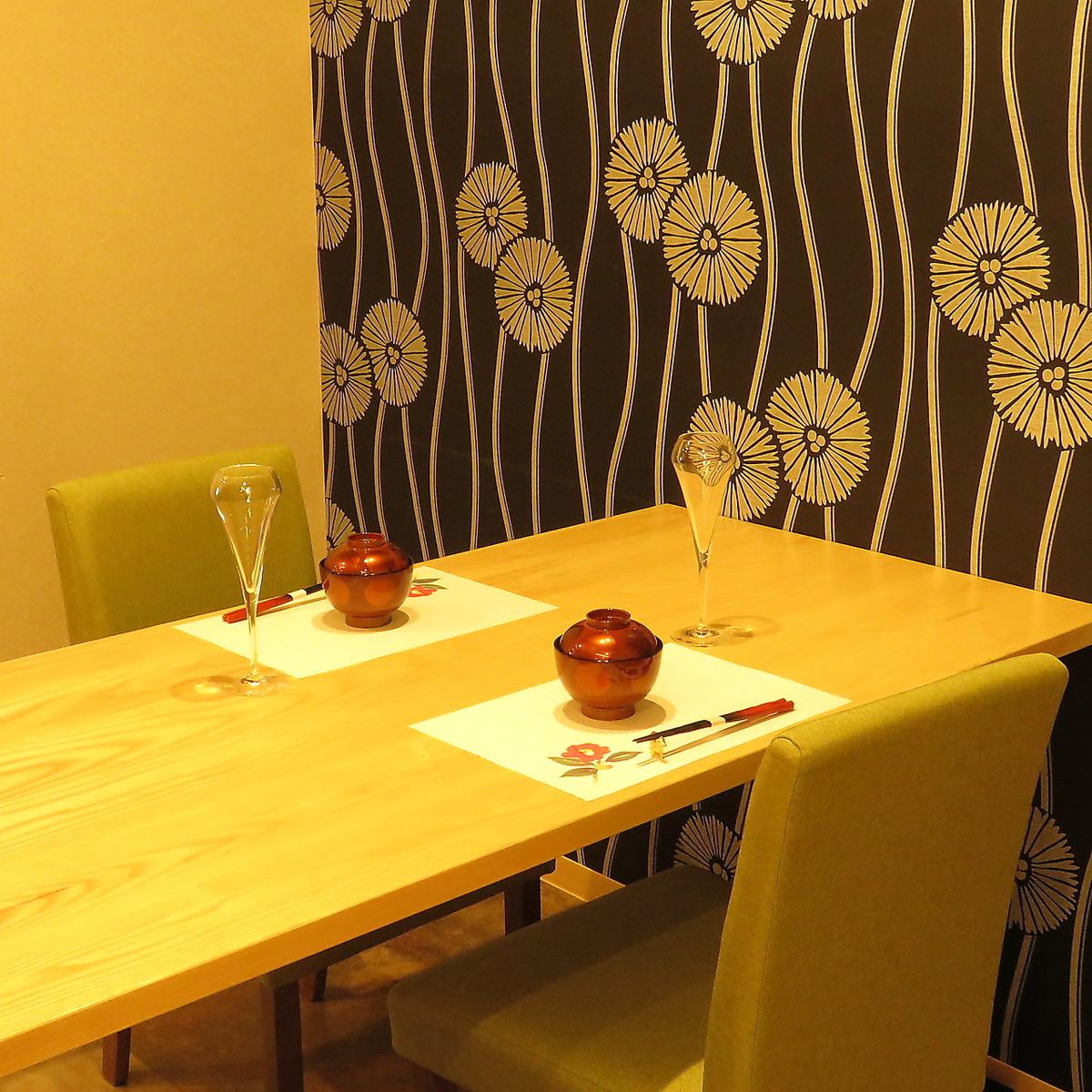 A private room with an elegant and calm atmosphere is available for 2 people or more.