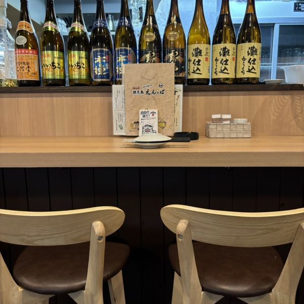 ★★カウンター10席ご用意★★活気のあるカウンターは全10席◎気さくなスタッフとの会話も弾みます！肩を並べてお仲間内で楽しむも良し、しっぽりを堪能するも良しのお席となっております！調理風景を眺めながら、当店で楽しいひとときをお過ごしください♪
