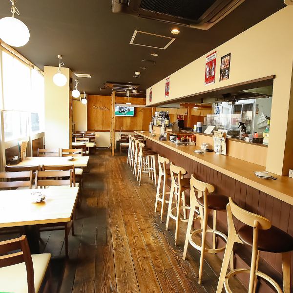 ★★50名様の貸切可★★広々とした店内は、お一人様から50名様までの団体様まで、ゆったりとお過ごしいただくのにぴったり◎お仕事帰りに、ご宴会に、記念日に。幅広いシチュエーションでご利用いただける「えんのば」は、お客様の拠り所として今日も元気に営業中♪