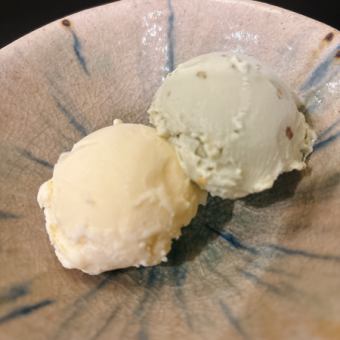 Pistachio & vanilla ice cream