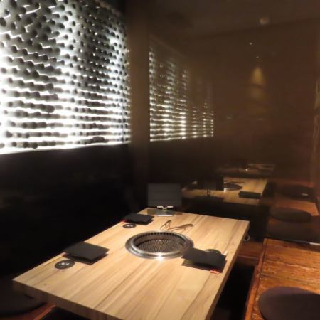 We have sunken kotatsu seats that can be used by 10 to 16 people by partitioning the blinds.It can be used in various scenes such as banquets and drinking parties with a large number of people, girls-only gatherings and joint parties.Please feel free to contact us when making a reservation.