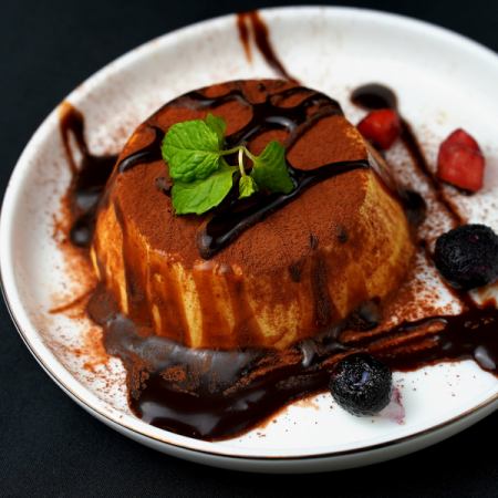 ココアプリンのチョコレートソースがけ