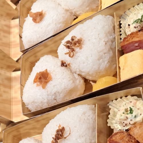 Limited quantity!! Set of 2 rice balls (with side dish)