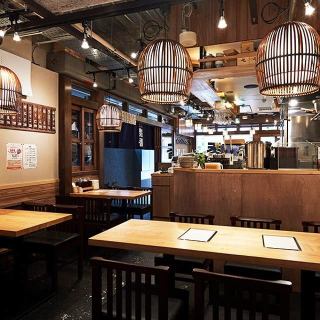 可提供3至14人桌位！適合各種場合。我們歡迎有小孩的家庭！我們很多員工目前都在養孩子，所以請隨時與我們聯絡。