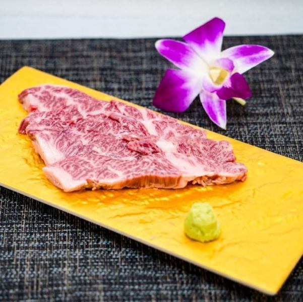 We will deliver you the finest Yakiniku experience that you will never forget once you eat [Kuroge Wagyu beef special skirt steak]