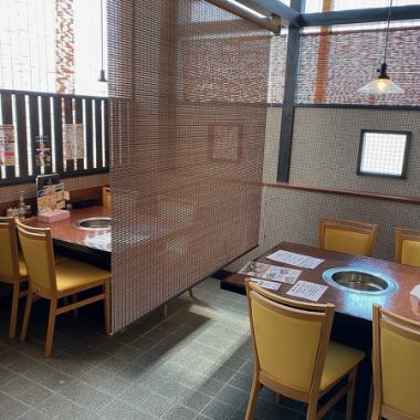 [Table seats] We have 2 table seats that can accommodate up to 4 people.All seats are equipped with smoke exhaust roasters, so ventilation is good! In addition, alcohol disinfection and temperature measurement are also performed when entering the store!