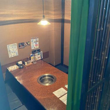 [Private room] Private room seats that can accommodate up to 8 people !! Please use it in a wide range of scenes such as lively banquets, important entertainment, and face-to-face meetings.