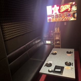 肉料理とお酒を楽しみながらカラオケする事ができる完全個室席です！事前にご予約頂ければパーティー装飾(有料)も可能！