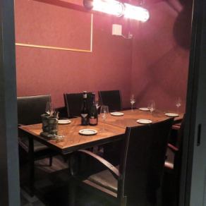We also have a private room that can accommodate up to 6 people!Also, it can be reserved for 30 to 60 people.Please feel free to contact us.