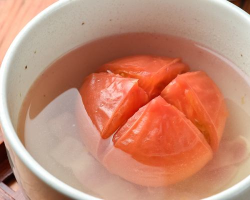 トマトの丸蒸しコンソメ風