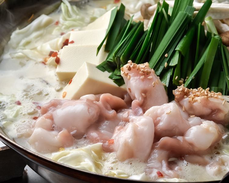 〈博多名物を楽しむ！〉名物とろろ入り「もつ鍋コース・九州しょうゆ味」【３時間飲み放題付】