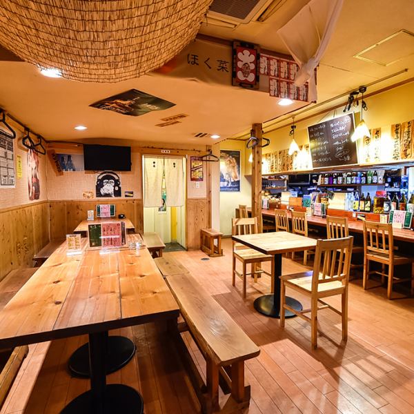【ひとり飲みにも、大人数の宴会にも◎】カウンター席、テーブル席、お座敷席と様々なタイプのお席をご用意しております。カウンター席でひとり飲みをしたり、お座敷席で宴会を楽しんだりと様々なシーンでご利用いただけます！