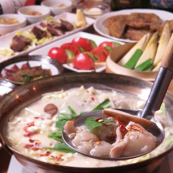 〈博多名物を楽しむ！〉名物とろろ入り「もつ鍋コース・九州しょうゆ味」【３時間飲み放題付】