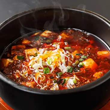 アツアツの石鍋麻婆豆腐で極上の辛さと旨味を楽しむひととき♪
