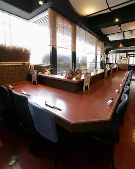 おひとり様でのご来店も大歓迎!落ち着いた雰囲気でゆったりと過ごせるカウンター席もご用意しています。デートでのご利用にも◎