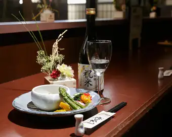 ゆったりと落ち着くことのできるカウンター席も完備◎プロの利酒師が現在の気分にあわせた日本酒をチョイス!そのときの気分にあった日本酒を心行くまでお楽しみいただけます☆