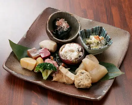 ≪宴会・接待に最適◎≫◆おばんざい7種・刺身3種・焼物等【120分飲放題付全8品】◆『桜』コ-ス