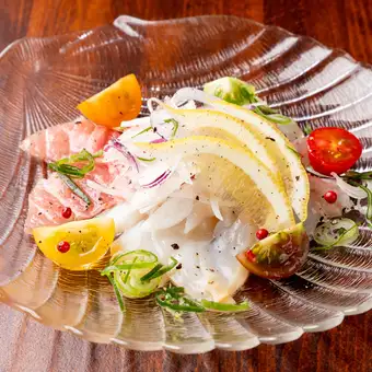 マグロと海老とつぶ貝のカルパッチョ