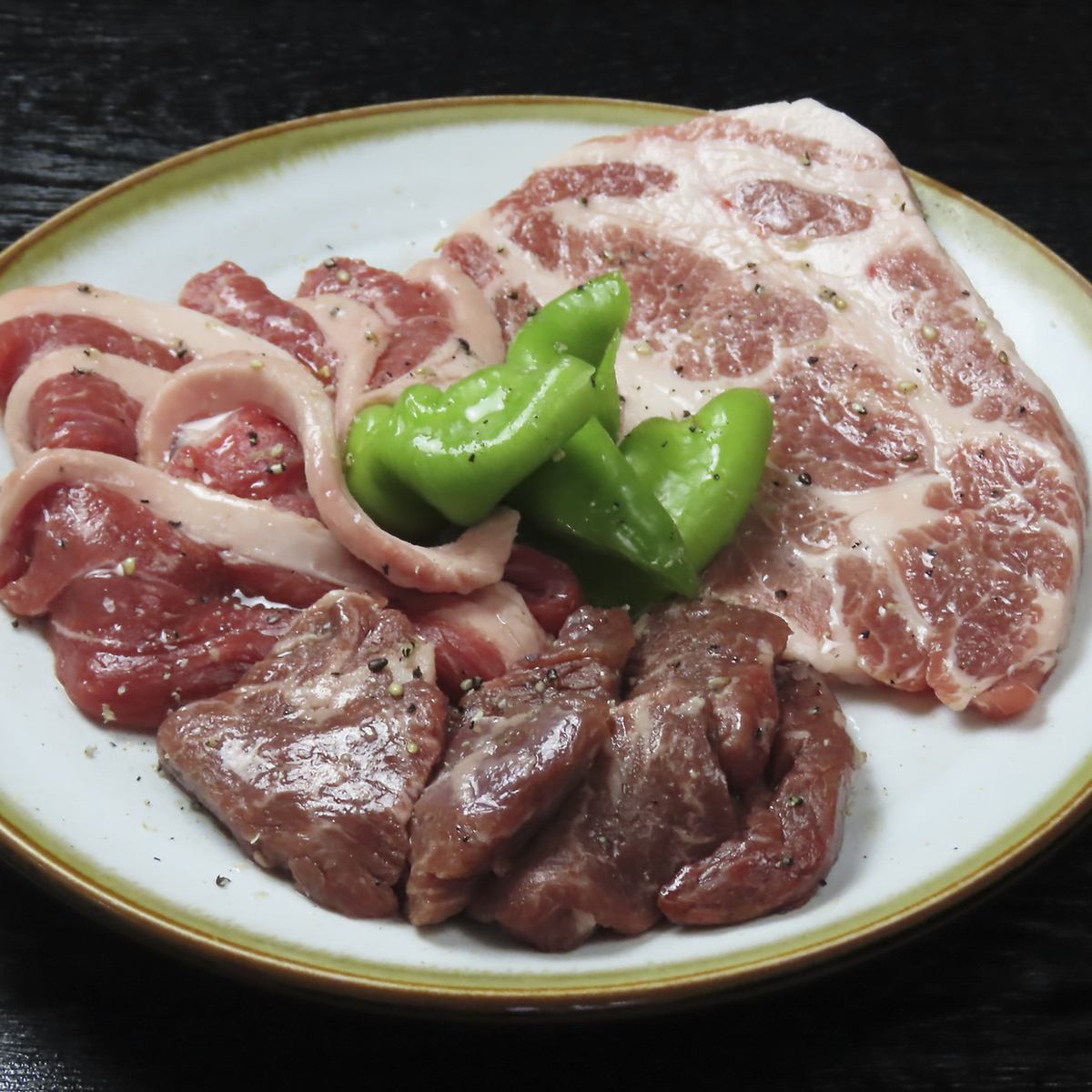 厳選銘柄のお肉を使用した鉄板焼き鳥もご用意！