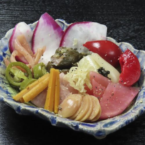 お酒に合う多彩な逸品料理