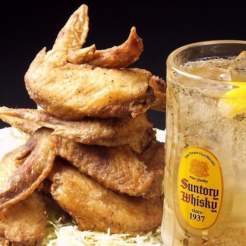 A specialty! The fried chicken wings, which have an unstoppable taste, go well with sake.