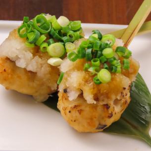 Crunchy meatball skewers with cartilage (grated radish and ponzu sauce)