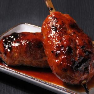 Crunchy meatball skewers with cartilage (with sauce)