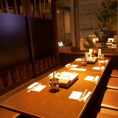 Private room table for 10-24 people