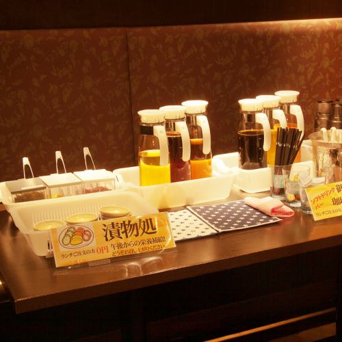 Free drink bar and all-you-can-eat pickles!