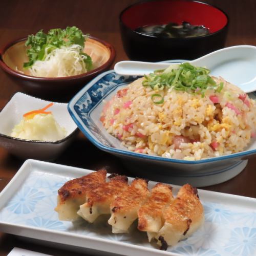 Fried rice and gyoza set