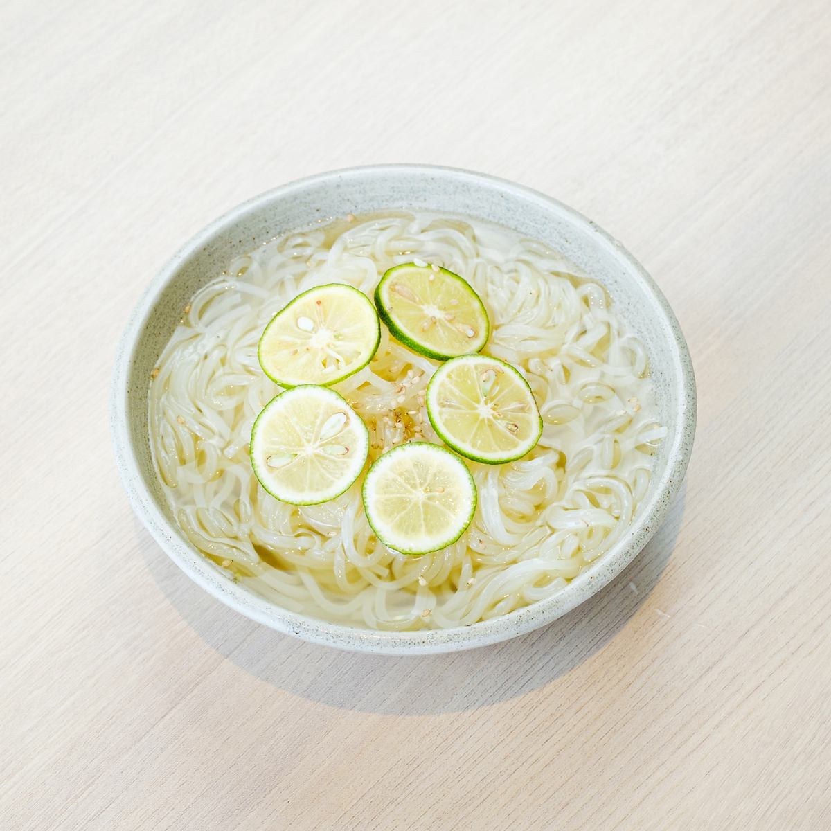 オシャレな店内は女性にオススメ！女子宴会などにご利用ください
