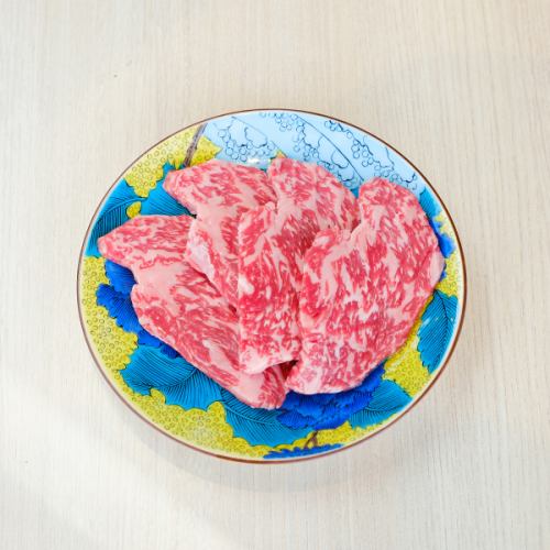 You can enjoy this luxurious meat with plenty of marbling to your heart's content.