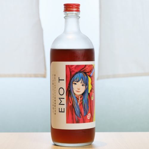 It's super refreshing! A new sensation drink made with Japanese black tea and shochu, EMOT!