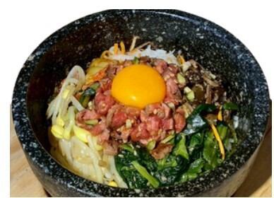 ボリューム満点のランチで午後からの活力をチャージ!【石焼ユッケビビンバランチ】1500円(税込)
