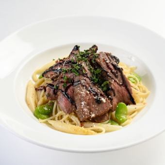 熟成リブロースとホワイトアスパラのペペロンチーノ