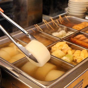 出汁の旨みが体に染みわたる！老舗酒場を思わせる特製おでん