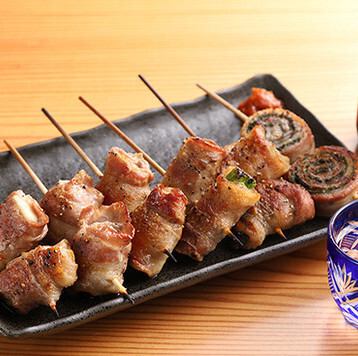 ジューシーな豚バラ肉で包んだ彩り野菜！女性にも人気の絶品「野菜豚巻き」