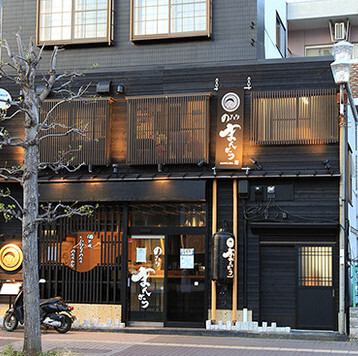 2階は12席の宴会フロアです。当店の料理を堪能できる、特別感あふれる専門の空間。落ち着いた上質な内装で、周りを気にせず語り合えます。デートや記念日など、大切なお祝いにぴったりです！ご予約の上、ご来店ください。※2階の営業時間は火～木が17:30～29:00、金土が17:30～30:00です。